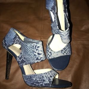 Via spiga Blue python print heels size 8